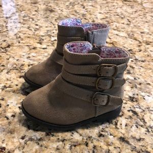 Adorable toddler fall boots